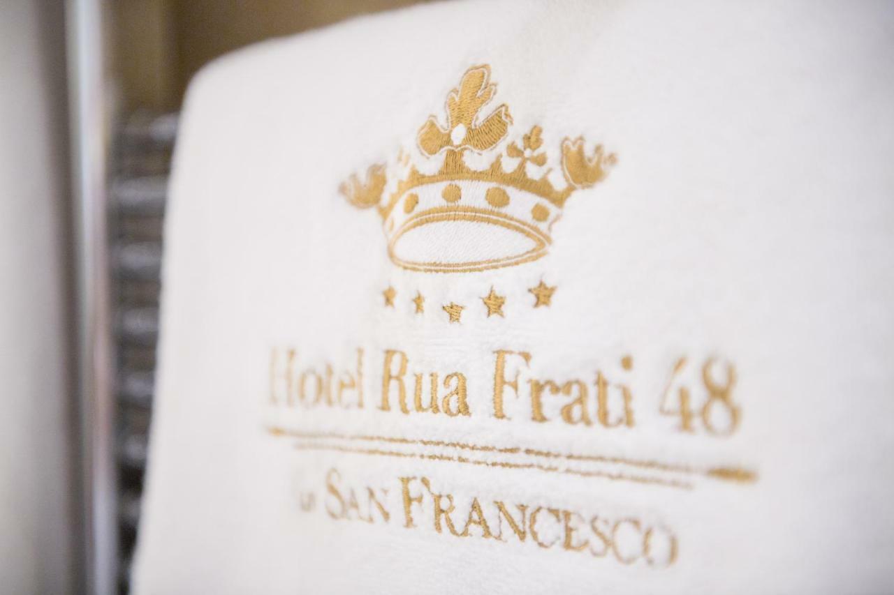 Hotel Rua Frati 48 In San Francesco مودينا الغرفة الصورة